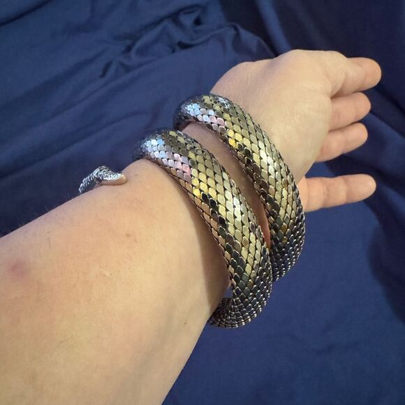 Stunning Scaled Snake Spiral Bracelet [Jewelry 068] - Picture 3 of 6